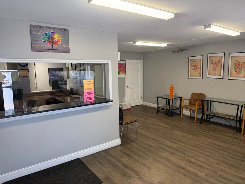 7015 N Armenia Ave, Tampa, FL for lease - Building Photo - Image 2 of 7
