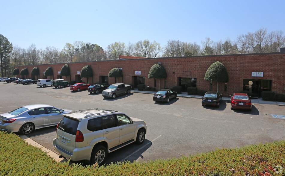 6012 Old Pineville Rd, Charlotte, NC à louer - Photo du bâtiment - Image 3 de 10