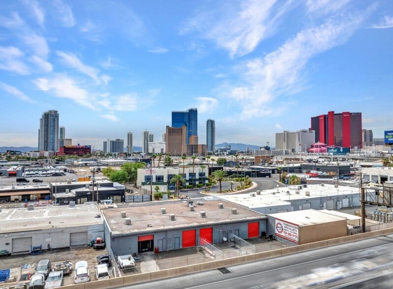 2120 Highland Ave, Las Vegas, NV à louer - Photo du bâtiment - Image 2 de 14