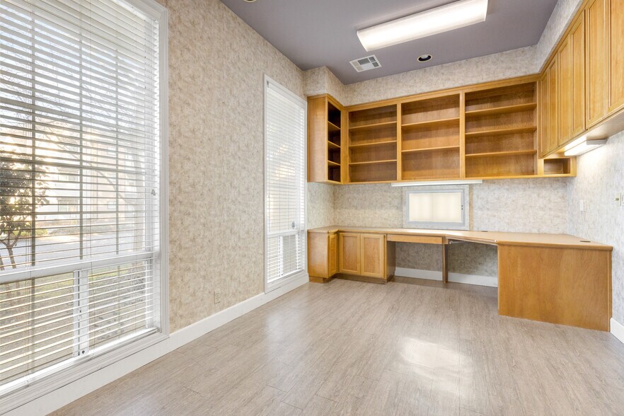 647 W East Ave, Chico, CA for lease - Building Photo - Image 2 of 8