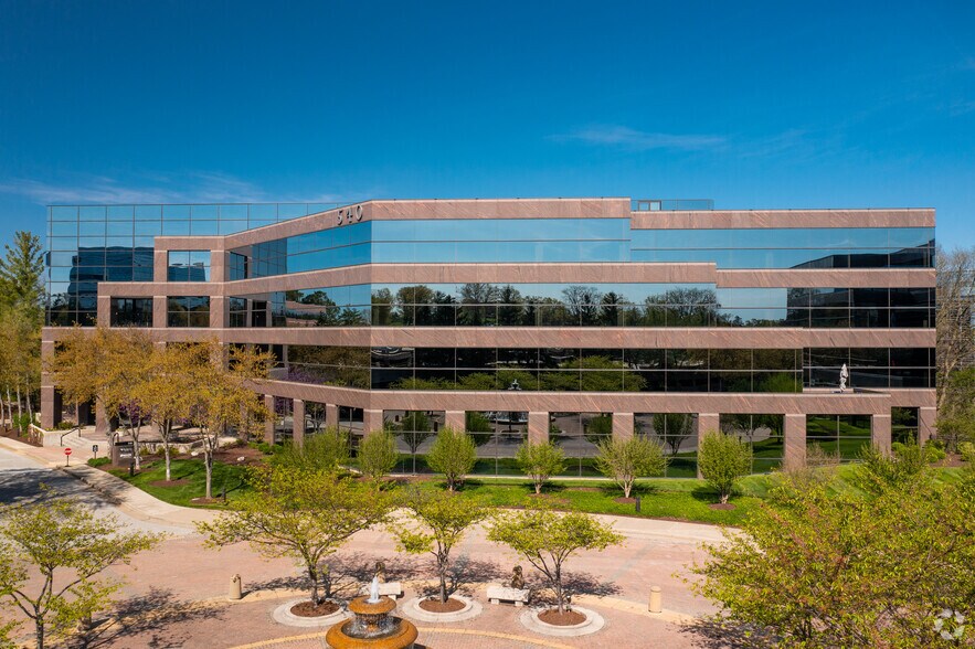 520 Maryville Centre Dr, Town and Country, MO à louer - Photo du bâtiment - Image 3 de 11