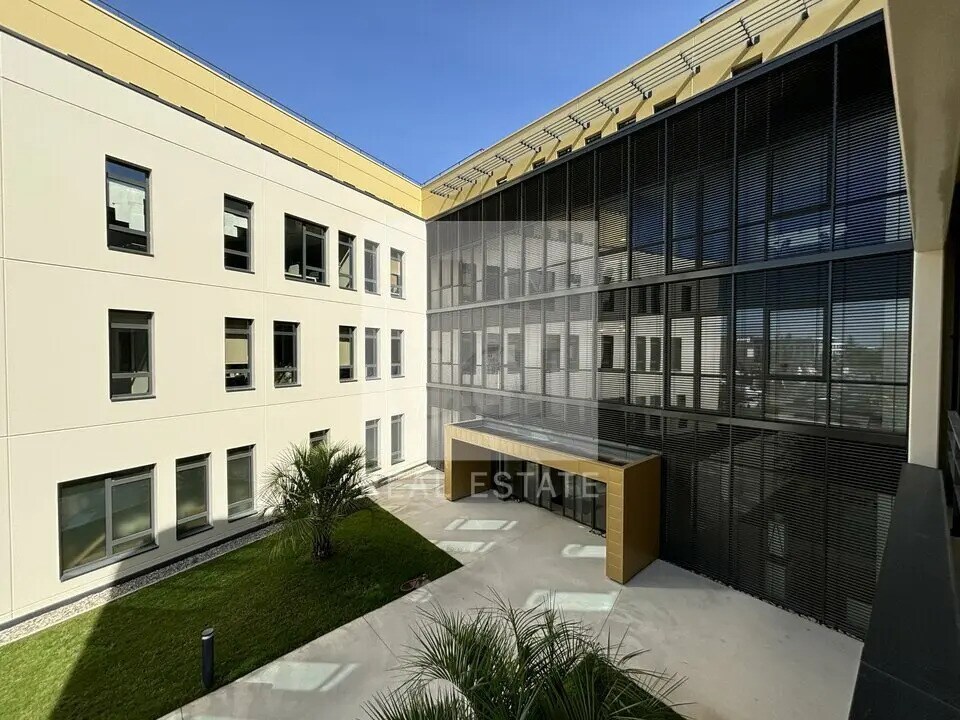 Bureau dans Genas à louer Photo du bâtiment- Image 1 de 14