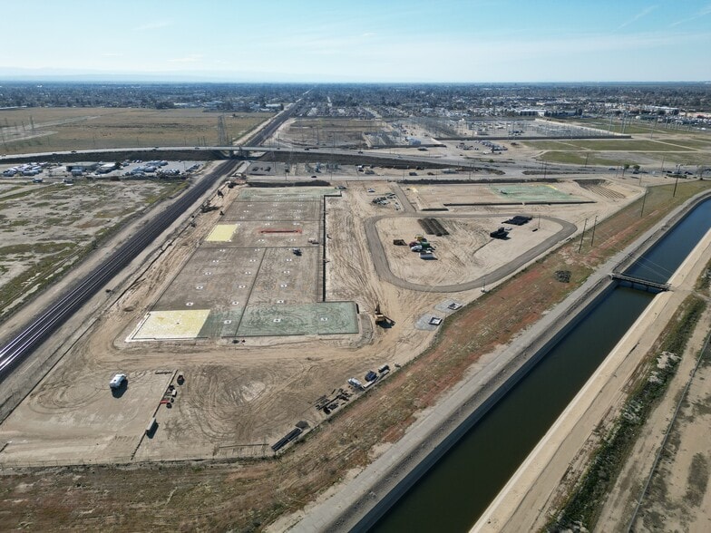 2152 Coffee Rd, Bakersfield, CA for lease - Building Photo - Image 2 of 12