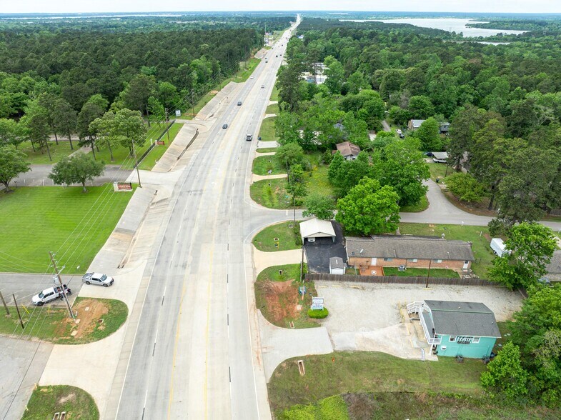 10192 FM 1097 Rd W, Willis, TX à vendre - Photo du bâtiment - Image 3 de 5