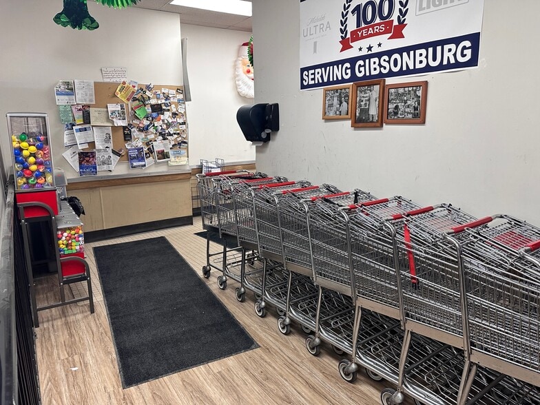 104 W Madison St, Gibsonburg, OH à vendre - Photo du bâtiment - Image 3 de 17