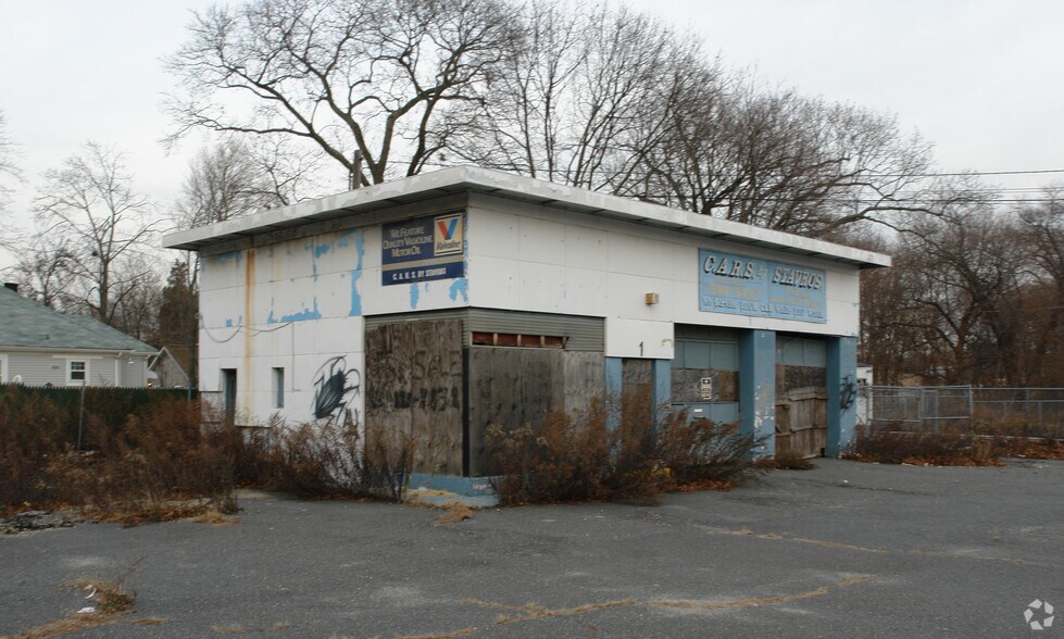 1 Railroad Ave, Ronkonkoma, NY à vendre - Photo du bâtiment - Image 3 de 6