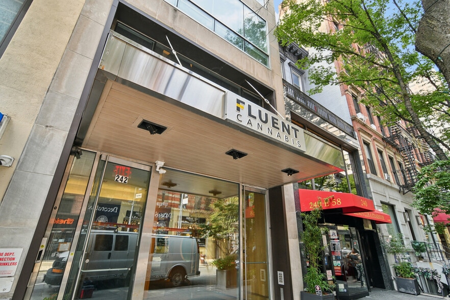 242 E 58th St, New York, NY for lease - Building Photo - Image 3 of 21