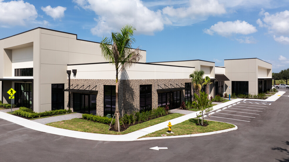 9606 Bernpine Ct, Bonita Springs, FL for lease - Building Photo - Image 2 of 5