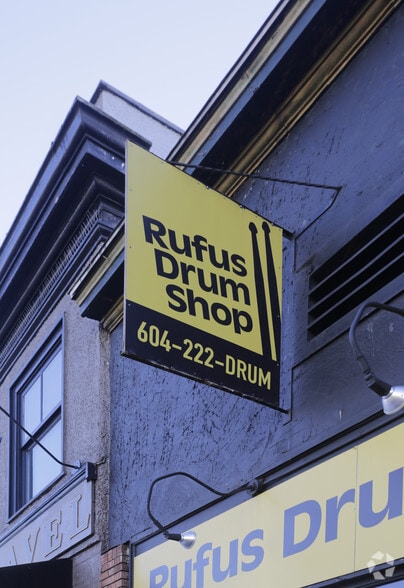 3712 W 10th Av, Vancouver, BC for lease - Building Photo - Image 3 of 6