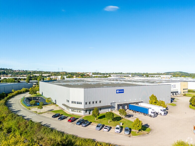 Industriel dans Saint-Quentin-Fallavier à louer - Photo du bâtiment - Image 2 de 4