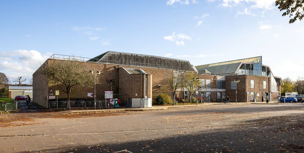 13 Gordon Rd, Winchester à vendre - Photo du bâtiment - Image 2 de 11