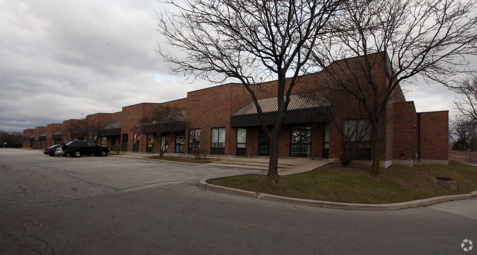 8560 Torbram Rd, Brampton, ON à vendre - Photo principale - Image 1 de 1