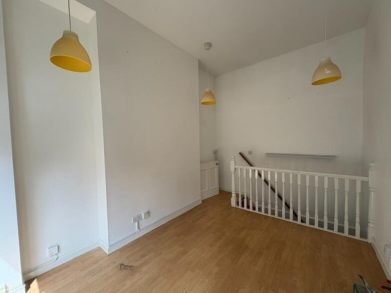 1-3 Dalgety Av, Edinburgh for lease - Building Photo - Image 2 of 16
