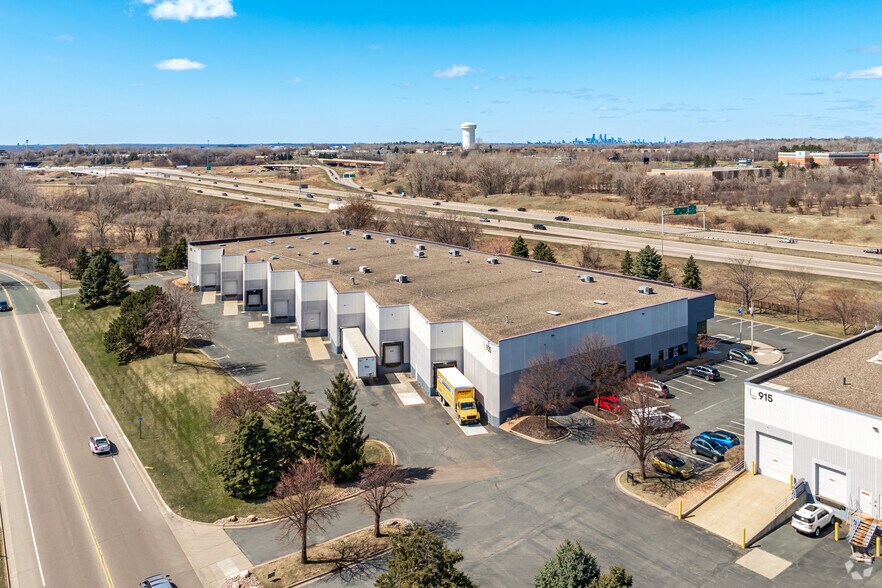 935 Blue Gentian Rd, Eagan, MN à louer - Aérien - Image 2 de 17