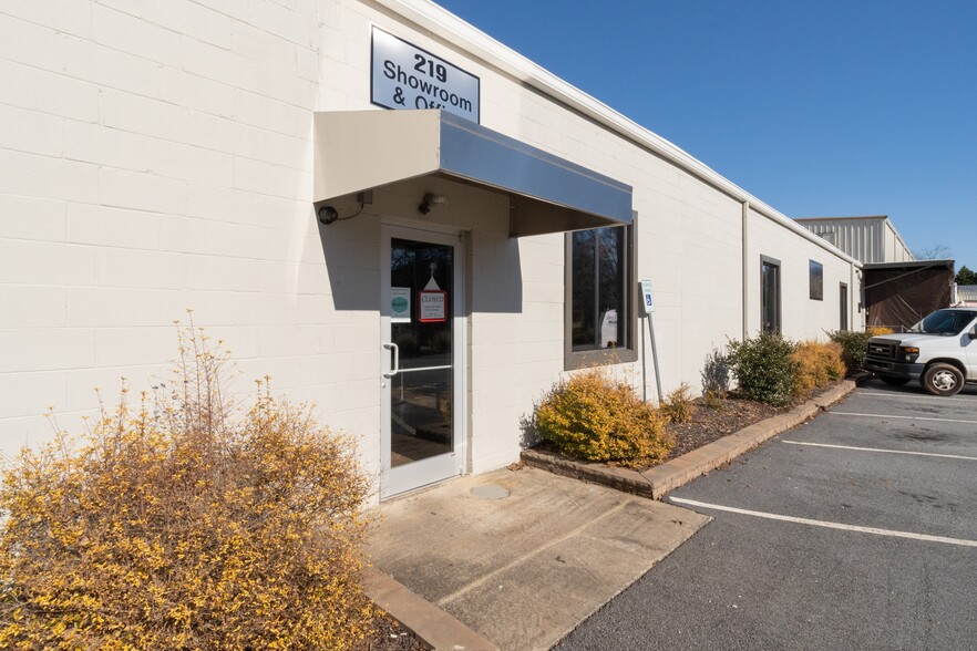 215-219 Lovvorn Rd, Carrollton, GA for lease - Primary Photo - Image 2 of 15