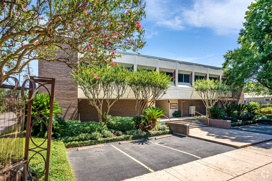 1920 N Memorial Way, Houston, TX for lease - Building Photo - Image 2 of 29