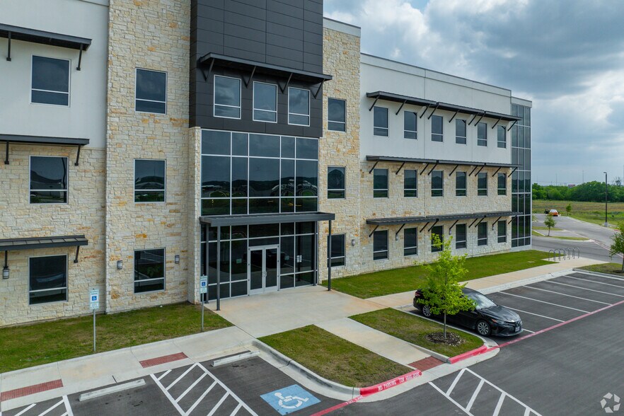 220 Opportunity Blvd, San Marcos, TX à louer - Photo du bâtiment - Image 3 de 13