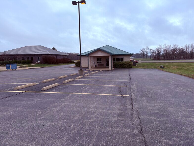 404 Rushing Dr, Herrin, IL à vendre - Photo du bâtiment - Image 1 de 13