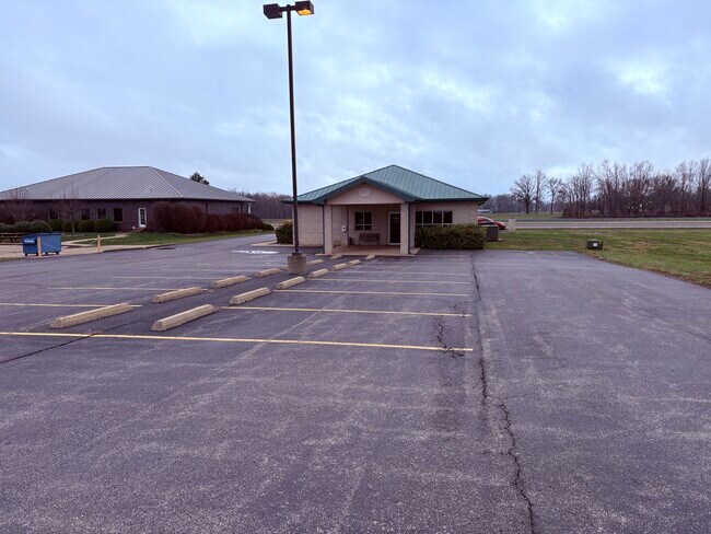More details for 404 Rushing Dr, Herrin, IL - Office for Sale