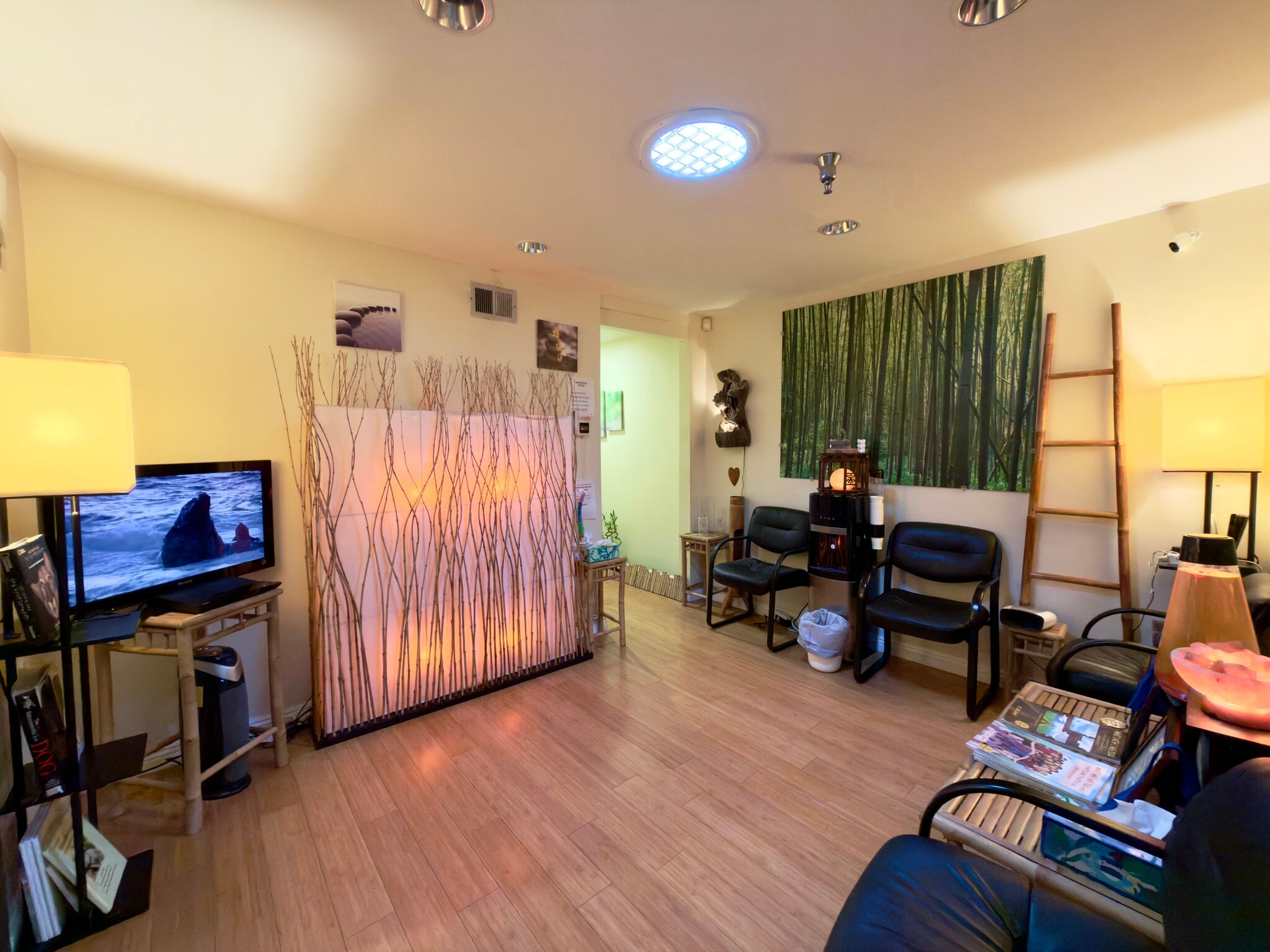 3200 Santa Monica Blvd, Santa Monica, CA for lease Interior Photo- Image 1 of 5