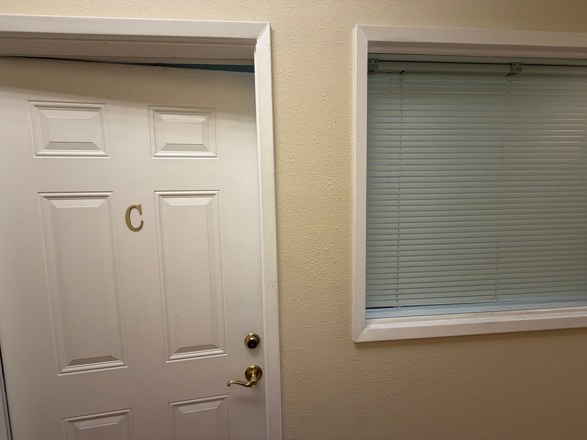 501-509 W Foothill Blvd, Monrovia, CA à louer Photo intérieure- Image 1 de 4