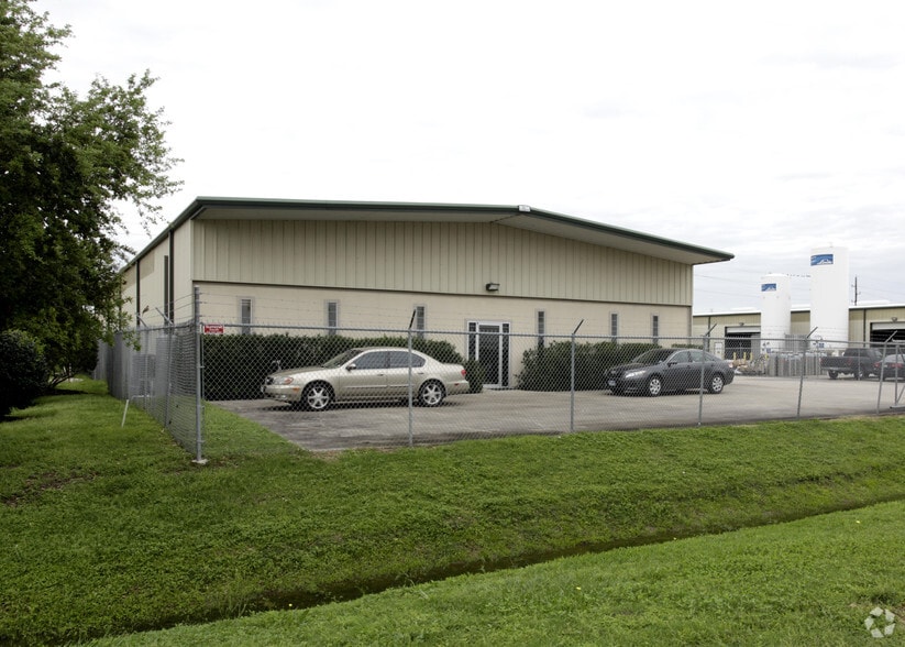 15160 Nautique Way, Houston, TX for lease - Building Photo - Image 2 of 8