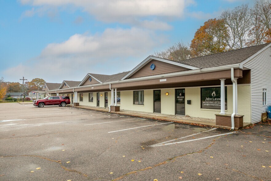 3769 Old Post Rd, Charlestown, RI à vendre - Photo du bâtiment - Image 3 de 6
