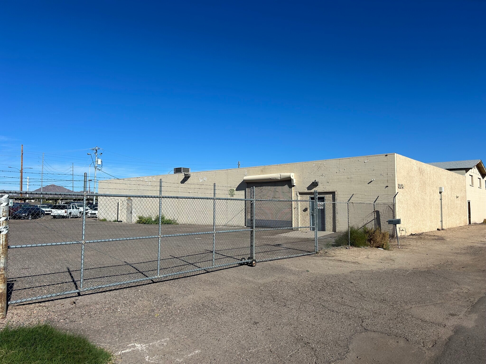 3948 E Air Ln, Phoenix, AZ for lease Primary Photo- Image 1 of 3