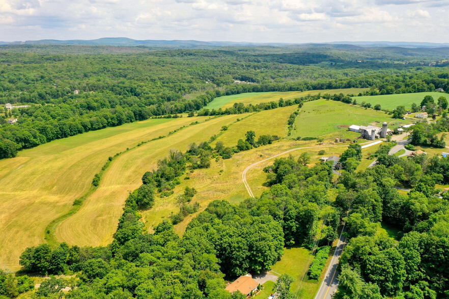 380 Freedom Rd, Pleasant Valley, NY à vendre - Photo du bâtiment - Image 1 de 1