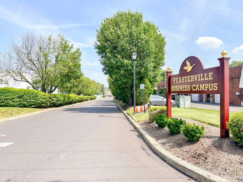 406 E Pennsylvania Blvd, Feasterville Trevose, PA à louer - Photo du bâtiment - Image 3 de 35