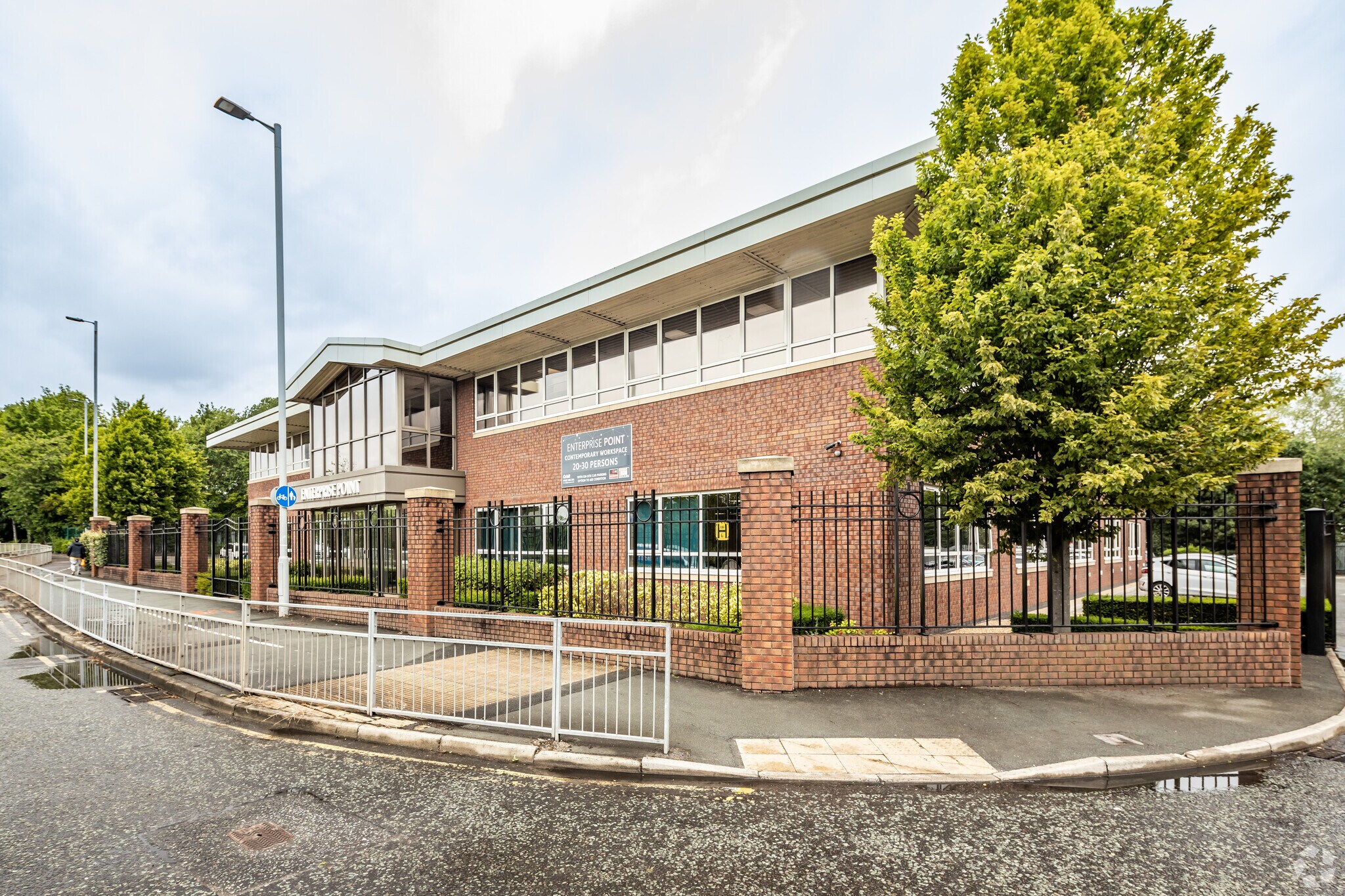 Altrincham Rd, Manchester for lease Primary Photo- Image 1 of 17