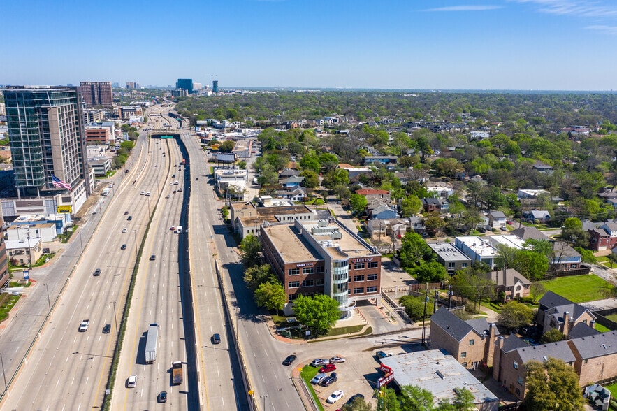 4228 N Central Expy, Dallas, TX à louer - Photo du bâtiment - Image 2 de 8