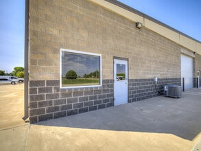 7312 NW 164th St, Edmond, OK for lease Interior Photo- Image 2 of 18