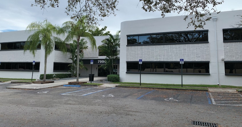 7990 SW 117th Ave, Miami, FL à louer - Photo du bâtiment - Image 3 de 7