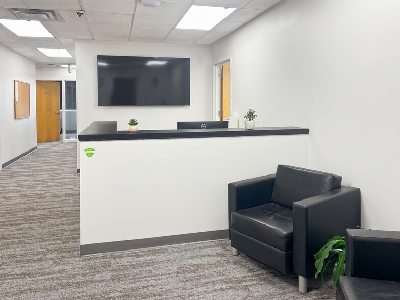 300 Interstate Corporate Cent, Williston, VT for lease - Interior Photo - Image 2 of 14