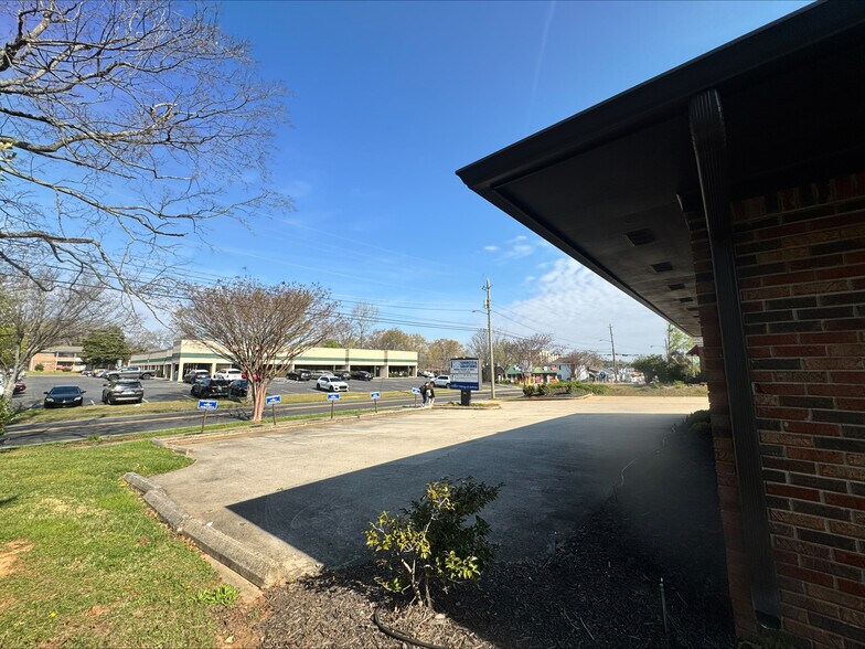 2150 N Ocoee St, Cleveland, TN à louer - Photo du bâtiment - Image 3 de 6