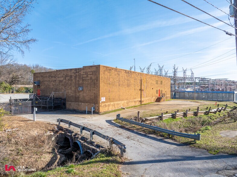 1239 Willingham Dr, East Point, GA à vendre - Photo principale - Image 1 de 8