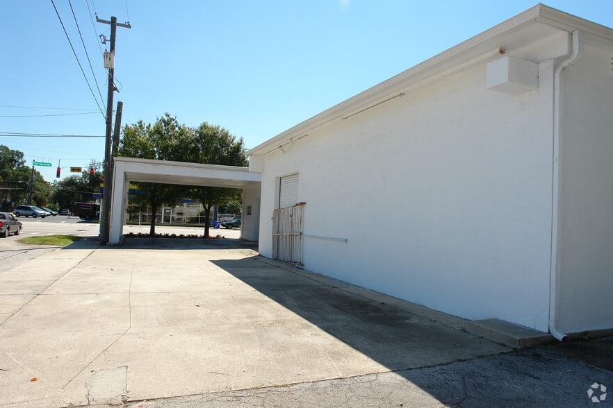 910 W International Speedway Blvd, Daytona Beach, FL for sale - Building Photo - Image 2 of 23