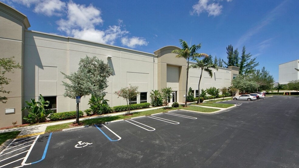 1700 NW 15th Ave, Pompano Beach, FL for lease - Building Photo - Image 3 of 4