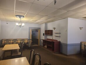 189 Picton Main St, Picton, ON à louer Photo intérieure- Image 2 de 3