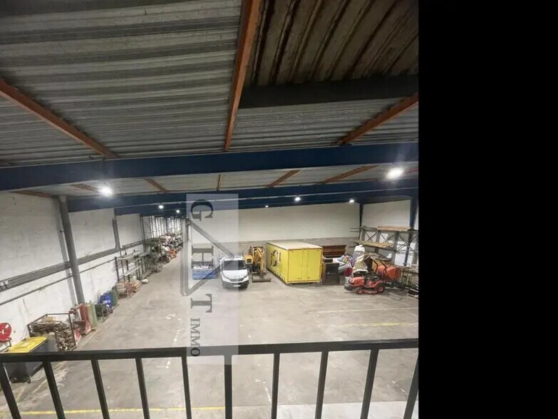 Industrial in Marines for sale - Interior Photo - Image 2 of 6