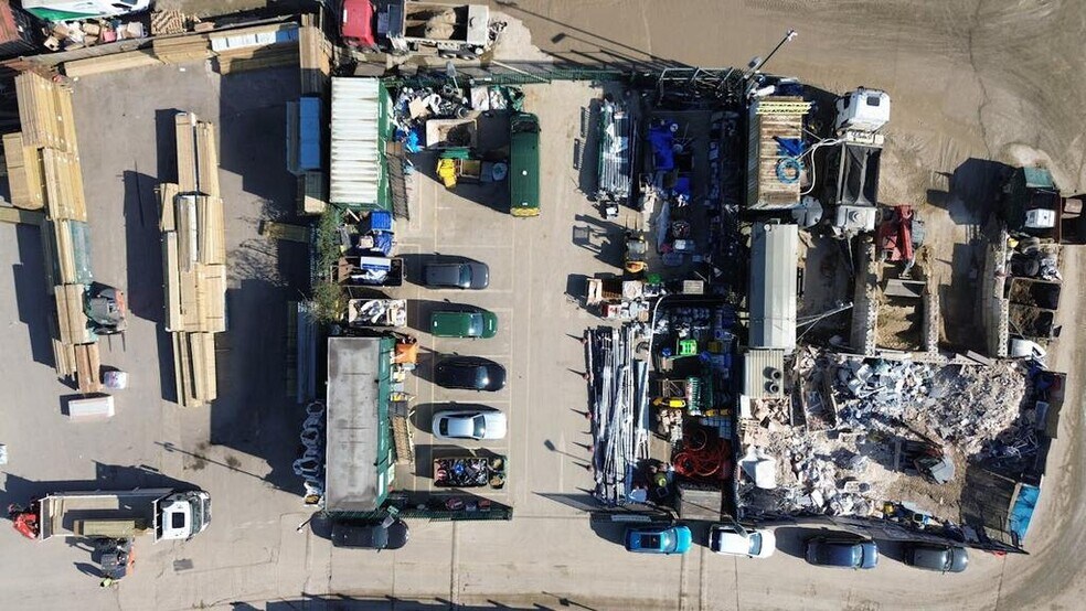 Trout Rd, West Drayton à louer - Photo du bâtiment - Image 2 de 12