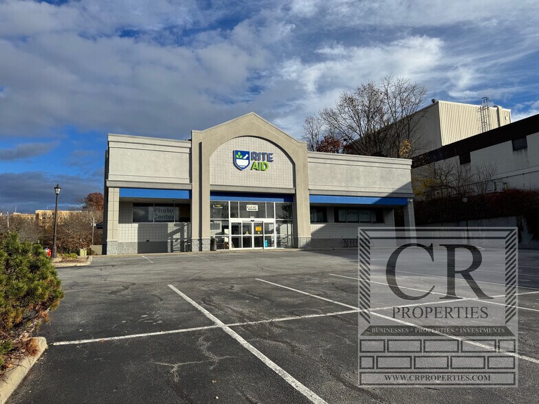 3350 North Rd, Poughkeepsie, NY à vendre - Photo du bâtiment - Image 2 de 20