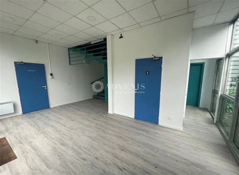 Flex in Tremblay-en-France for lease - Interior Photo - Image 3 of 7