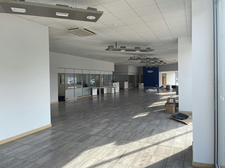 97 Portsmouth Rd, Cobham for lease - Building Photo - Image 2 of 4