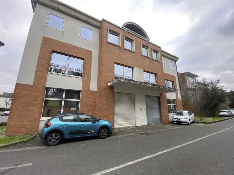 Bureau dans Chevilly-Larue à louer - Photo du bâtiment - Image 2 de 2