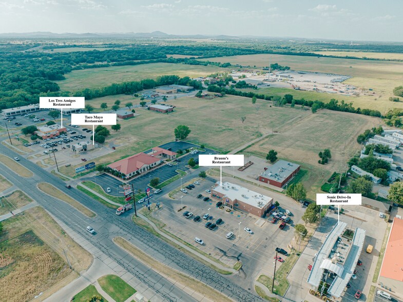 2022 Gore Boulevard, Lawton, OK à vendre - Aérien - Image 2 de 2