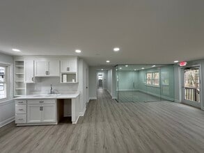 679 Oakridge Farm Hwy, Mooresville, NC for lease Interior Photo- Image 2 of 7