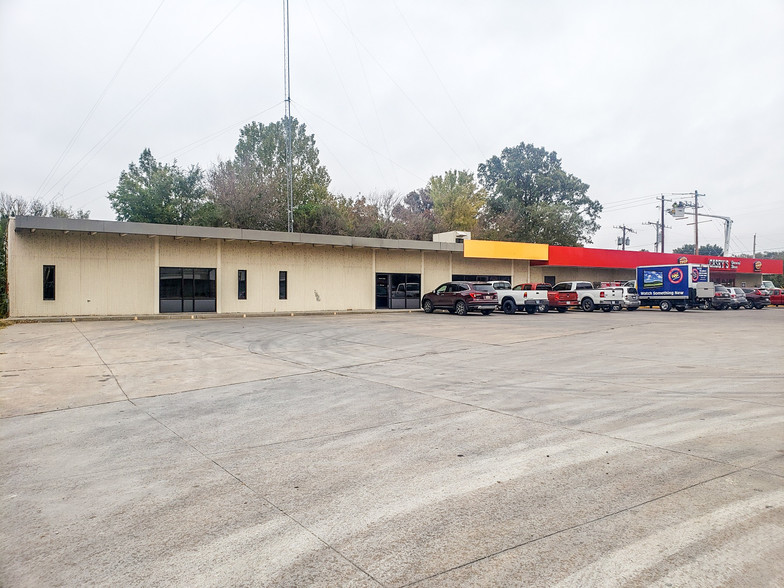 406-408 N Logan St, Belle Plaine, KS for sale - Building Photo - Image 1 of 1