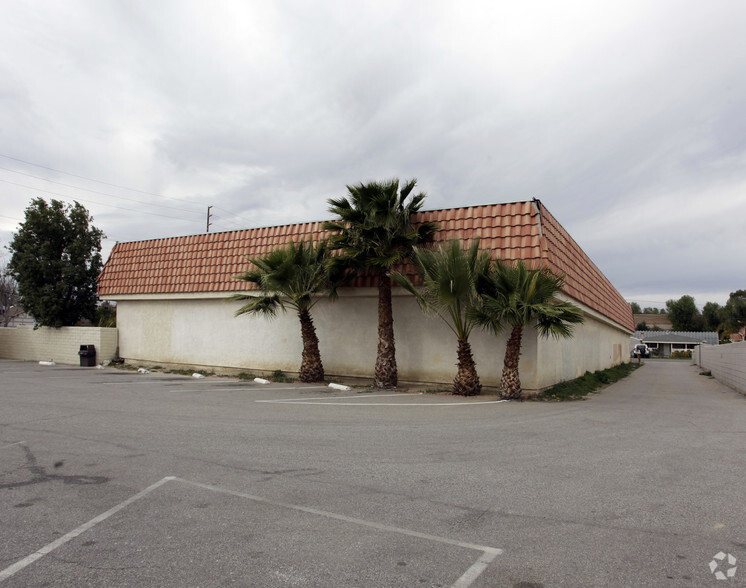 2488 Tapo St, Simi Valley, CA for lease - Building Photo - Image 2 of 5